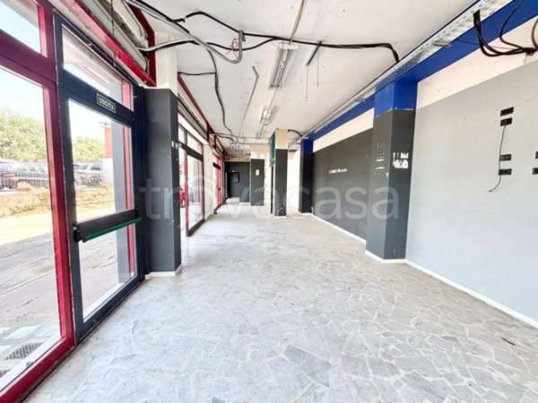 negozio in affitto ad Atripalda