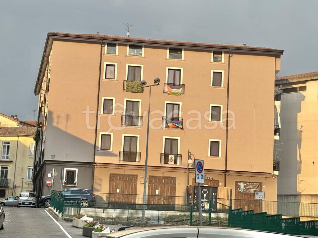 negozio in affitto ad Atripalda