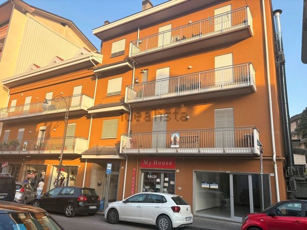 locale commerciale in affitto ad Atripalda