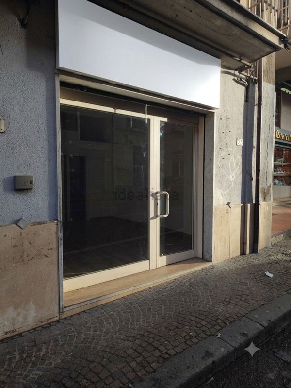 locale commerciale in affitto ad Atripalda
