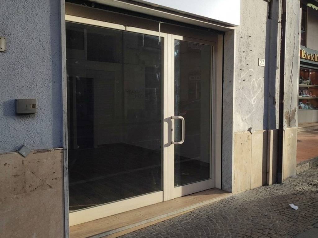 negozio in affitto ad Atripalda