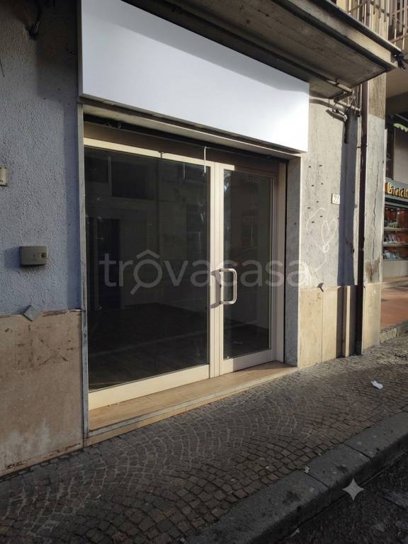 negozio in affitto ad Atripalda