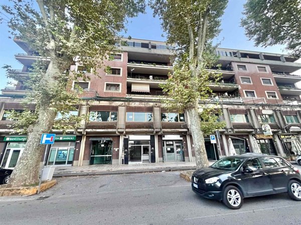 locale commerciale in affitto ad Atripalda