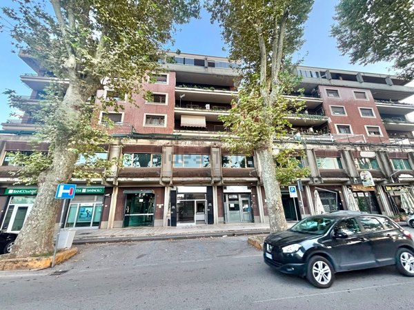 locale commerciale in affitto ad Atripalda