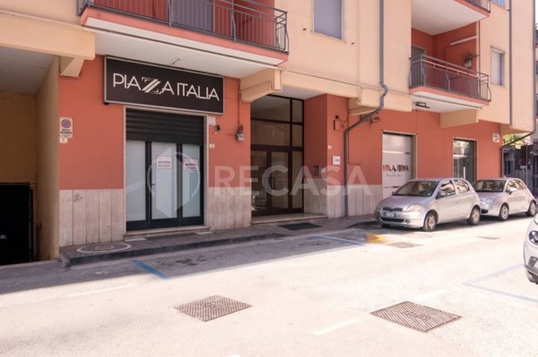 locale commerciale in affitto ad Atripalda