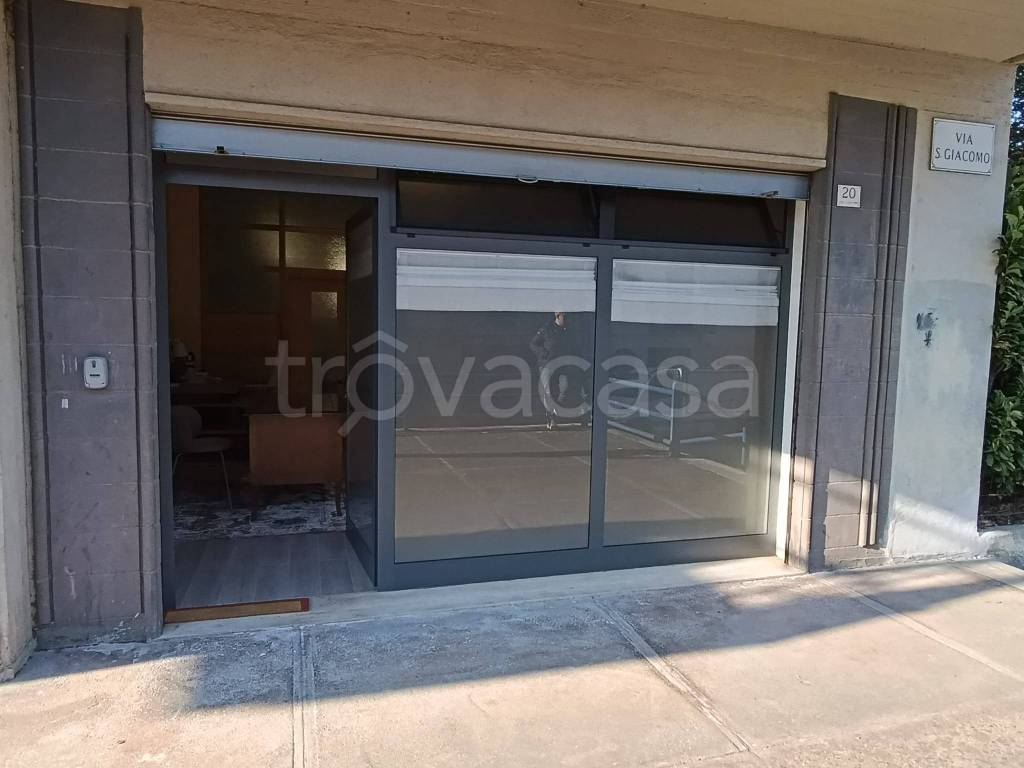 locale commerciale in affitto ad Atripalda