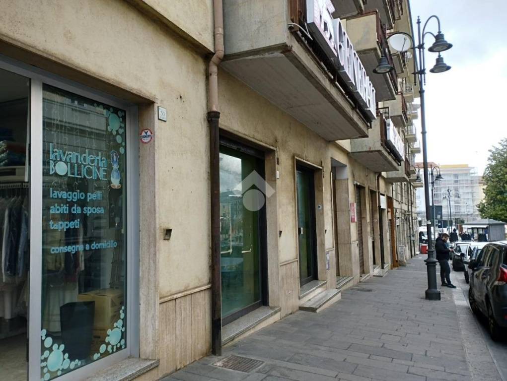 locale commerciale in affitto ad Avellino