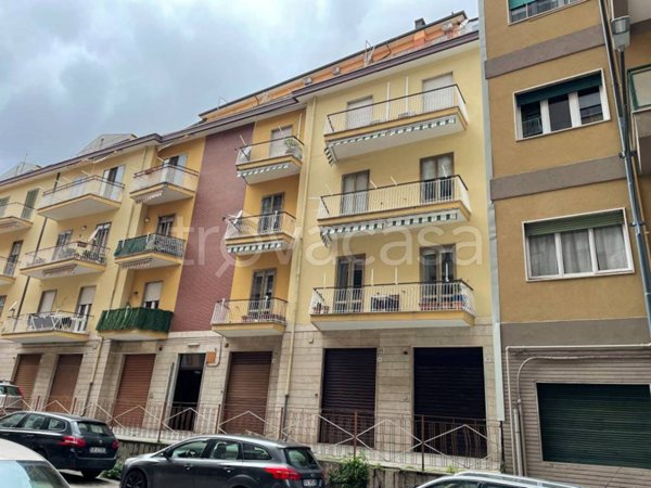 locale commerciale in affitto ad Avellino