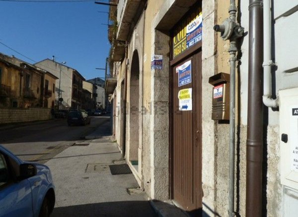 locale commerciale in affitto ad Avellino