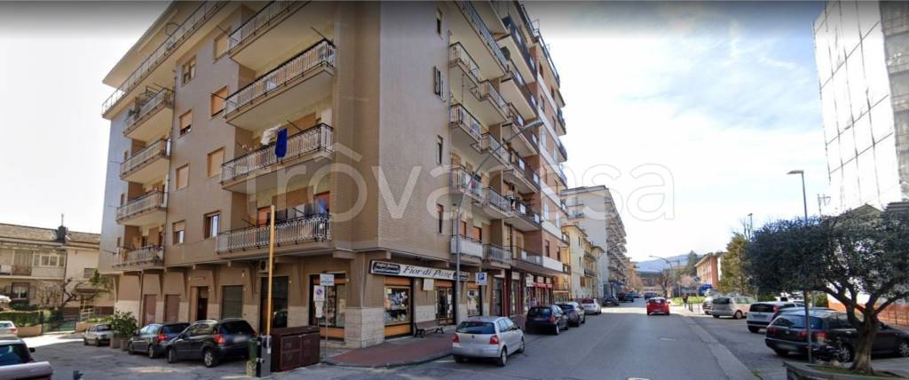 negozio in affitto ad Avellino