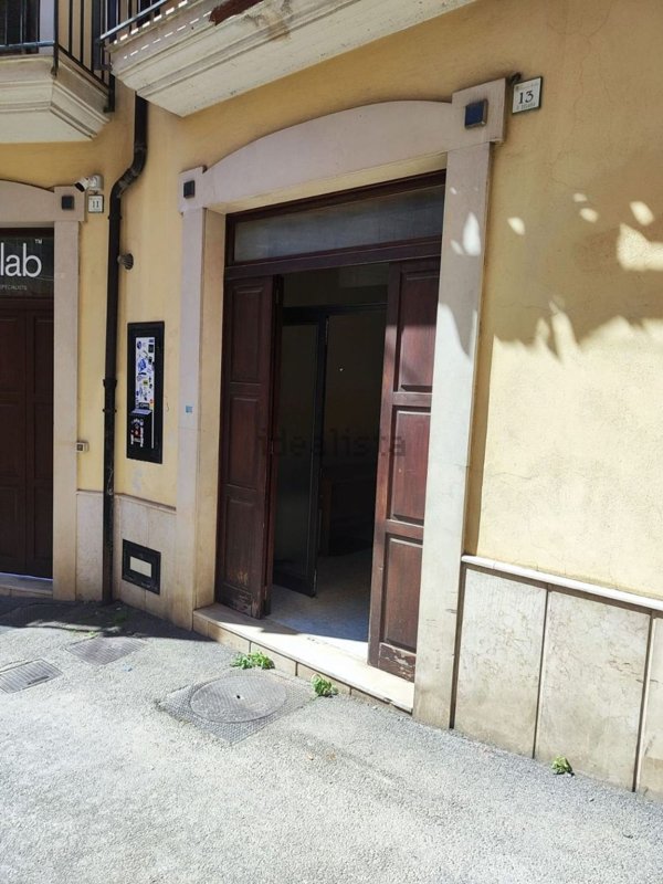 locale commerciale in affitto ad Avellino