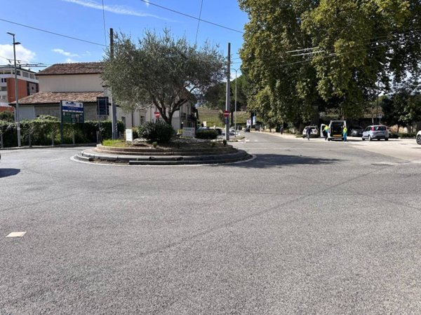 negozio in affitto ad Avellino in zona Centro Città