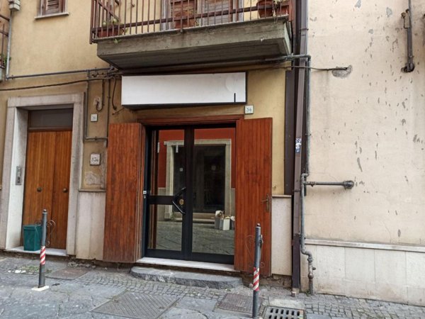 locale commerciale in affitto ad Avellino