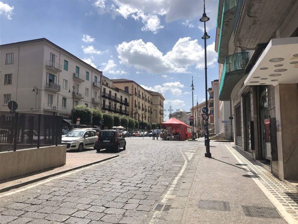 locale commerciale in affitto ad Avellino
