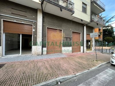 negozio in affitto ad Avellino in zona Centro Città