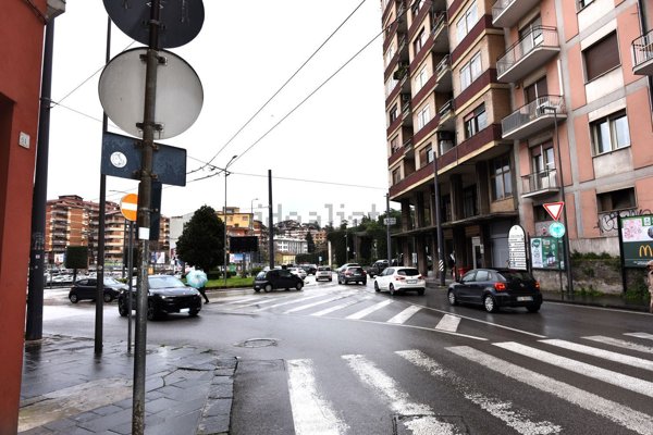 locale commerciale in affitto ad Avellino