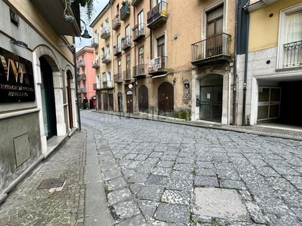 locale commerciale in affitto ad Avellino