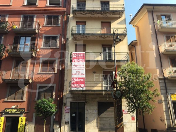 locale di sgombero in affitto ad Avellino