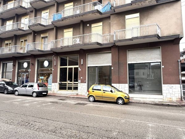 negozio in affitto ad Avellino