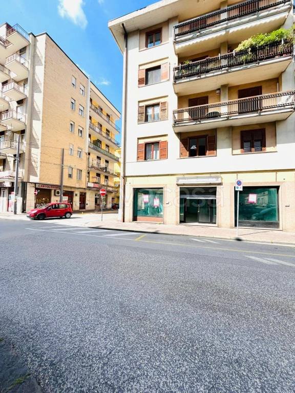 negozio in affitto ad Avellino