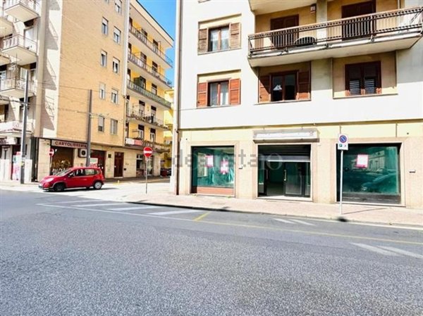locale commerciale in affitto ad Avellino
