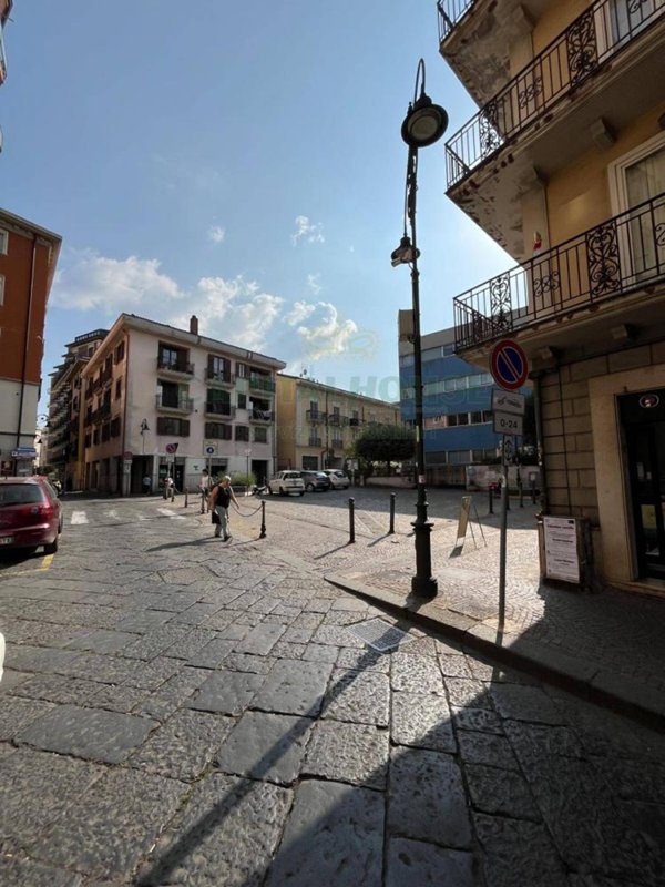 locale commerciale in affitto ad Avellino