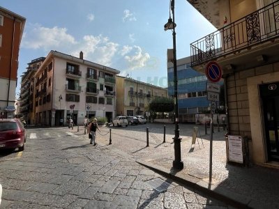 negozio in affitto ad Avellino