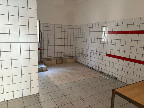 locale commerciale in affitto ad Avellino