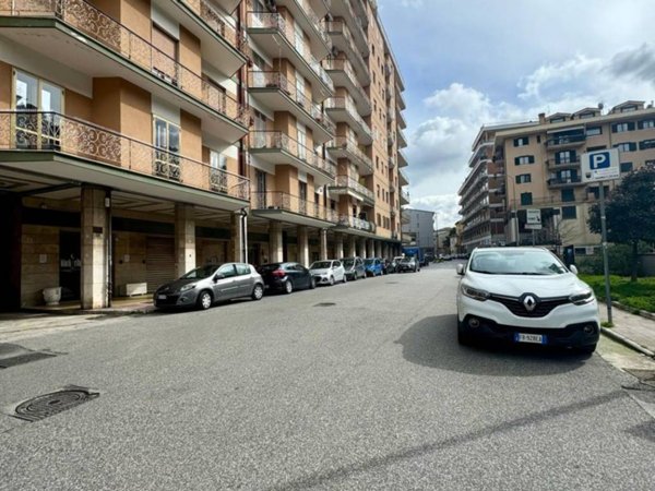 negozio in affitto ad Avellino