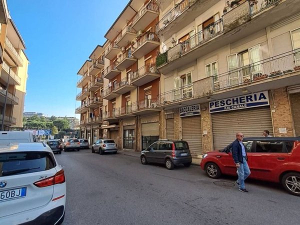 negozio in affitto ad Avellino in zona Centro Città