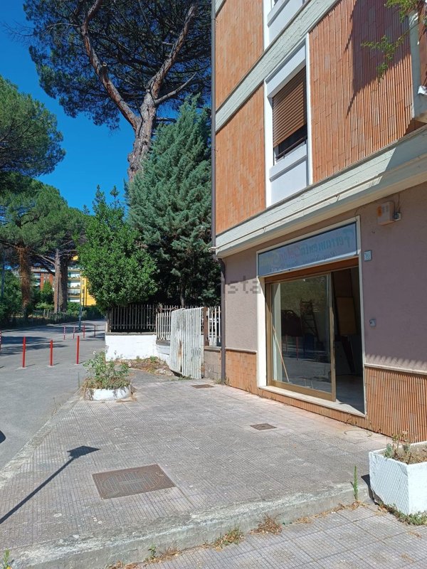 locale commerciale in affitto ad Avellino