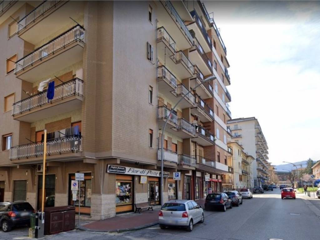negozio in affitto ad Avellino