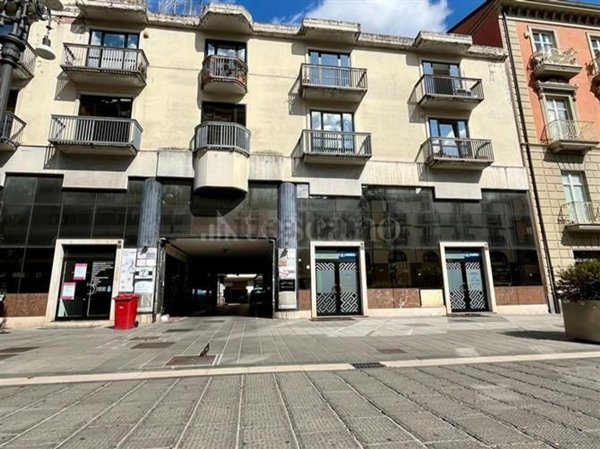 locale commerciale in affitto ad Avellino