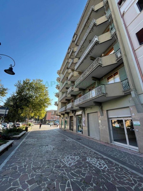 locale commerciale in affitto ad Avellino in zona Centro Città