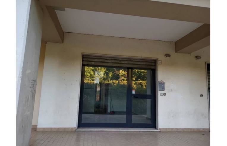 locale commerciale in affitto ad Avellino in zona Centro Città
