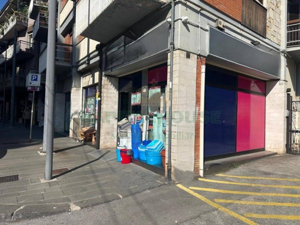 negozio in affitto ad Avellino in zona Centro Città