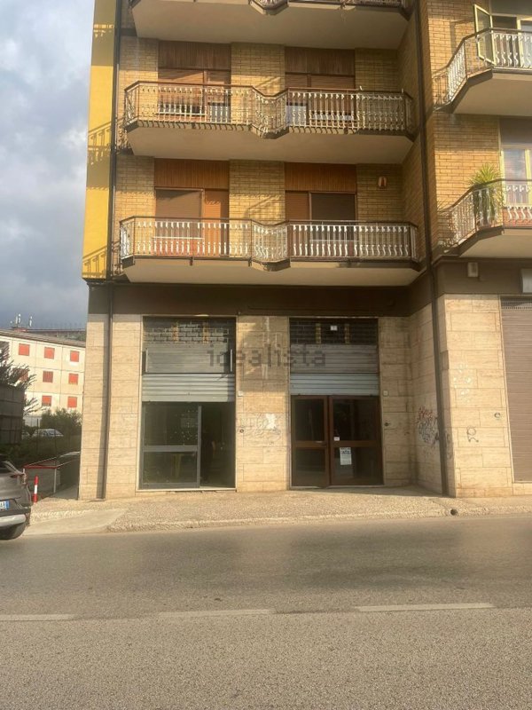 locale commerciale in affitto ad Avellino