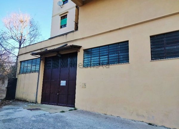 locale di sgombero in affitto ad Avellino