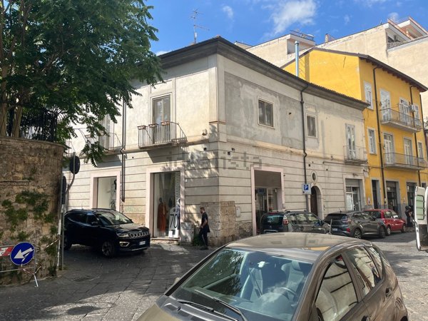 locale commerciale in affitto ad Avellino