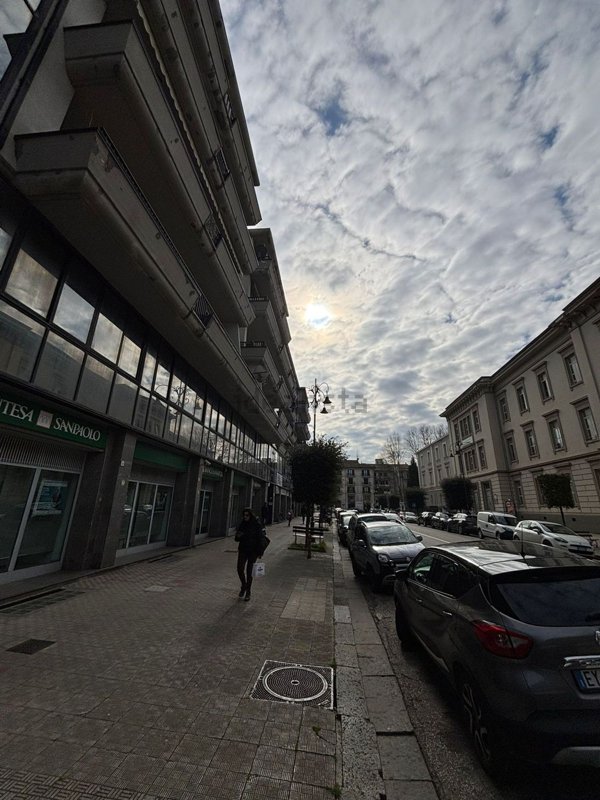locale commerciale in affitto ad Avellino in zona Centro Città
