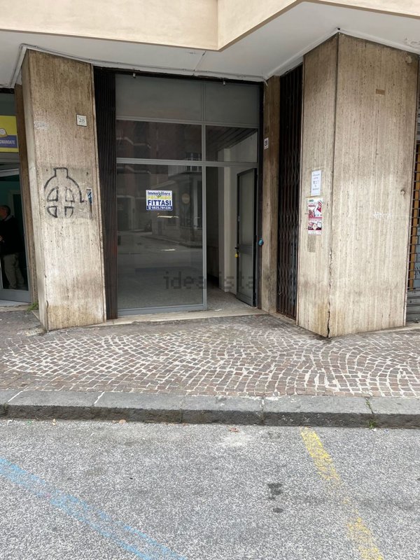locale commerciale in affitto ad Avellino