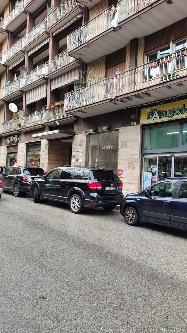 locale commerciale in affitto ad Avellino