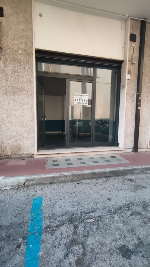 locale commerciale in affitto ad Avellino