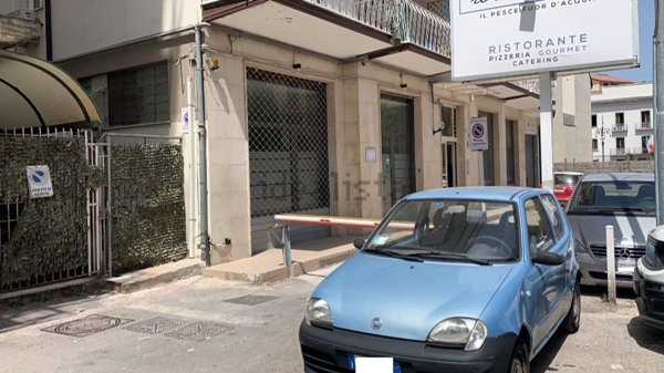 locale commerciale in affitto ad Avellino in zona Centro Città