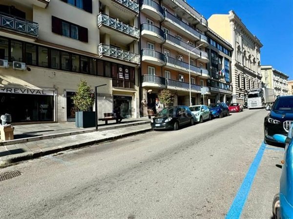 locale commerciale in affitto ad Avellino