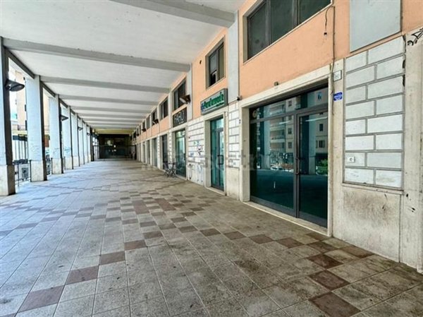 locale commerciale in affitto ad Avellino