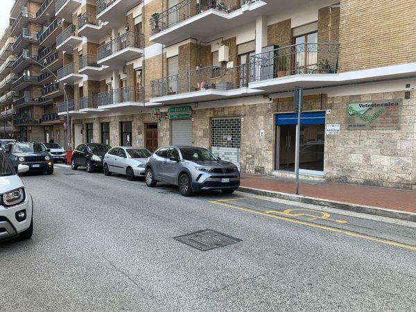locale commerciale in affitto ad Avellino