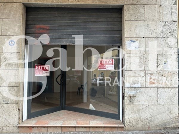 locale commerciale in affitto ad Avellino