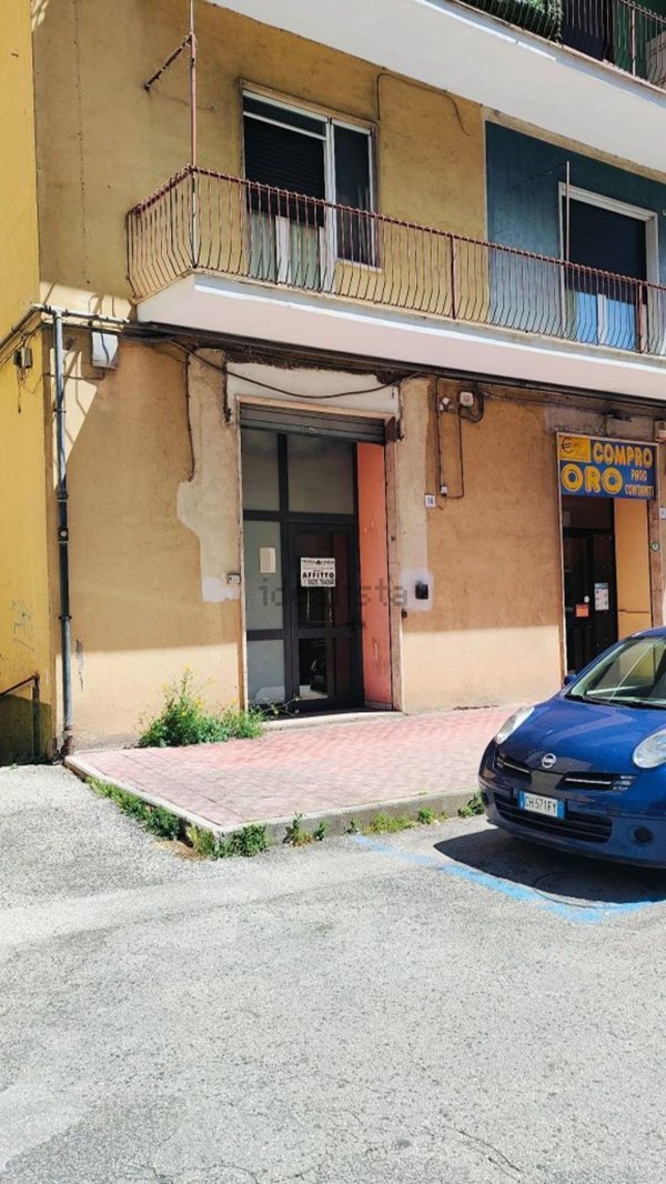 locale commerciale in affitto ad Avellino
