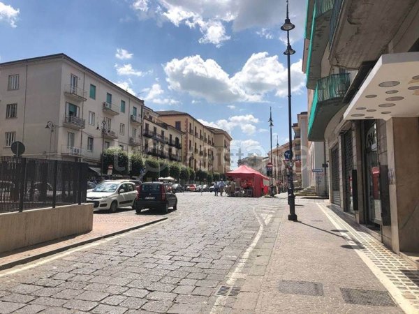 locale commerciale in affitto ad Avellino